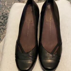 P312. Clark’s Everyday Black Pumps |7N